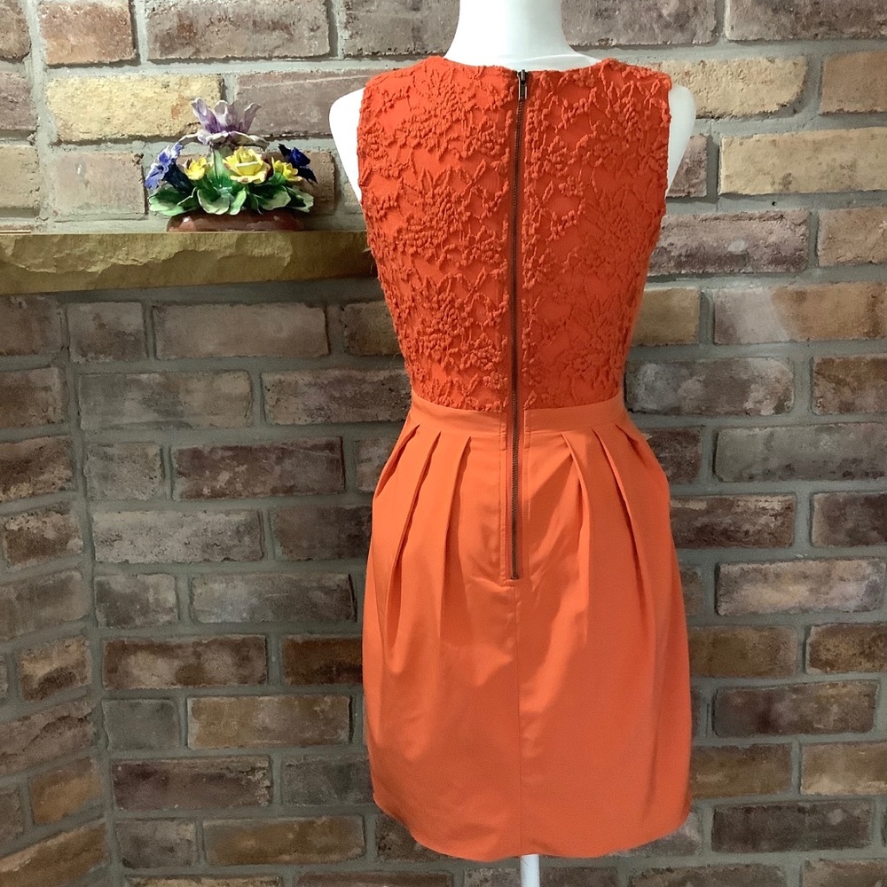 GIANNI BINI Pleated Lace-Back V-Neck Dress 138 - Picture 3 of 9